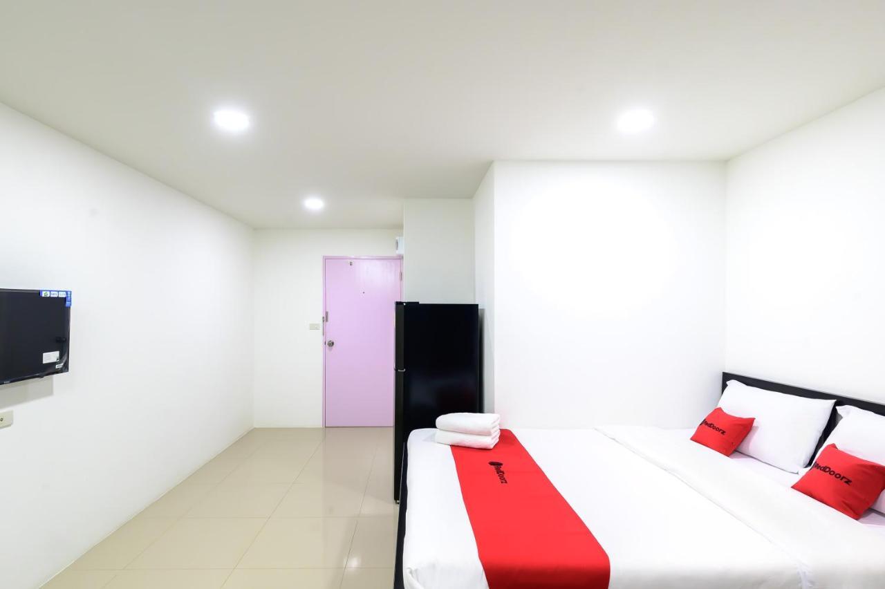 The Living Block Hotel Bangkok Exterior foto